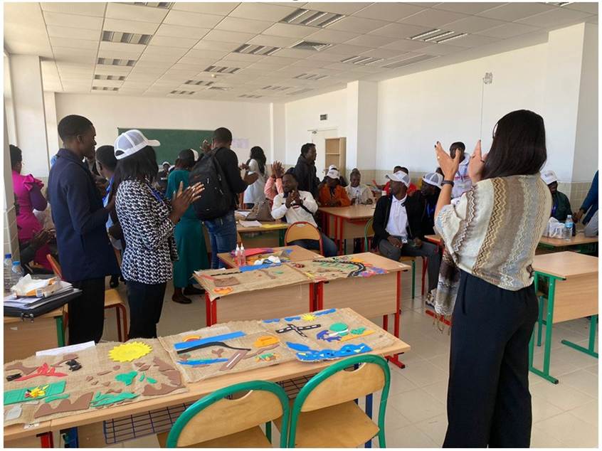 Desenvolvimento da oficina “Construção de Sociedades Sustentáveis por meio da Educação Ambiental Crítica”, quefez parte das ações do I Seminário Socioambiental Angola-Brasil: Educação, Meio Ambiente, Tecnologias e Saúde.