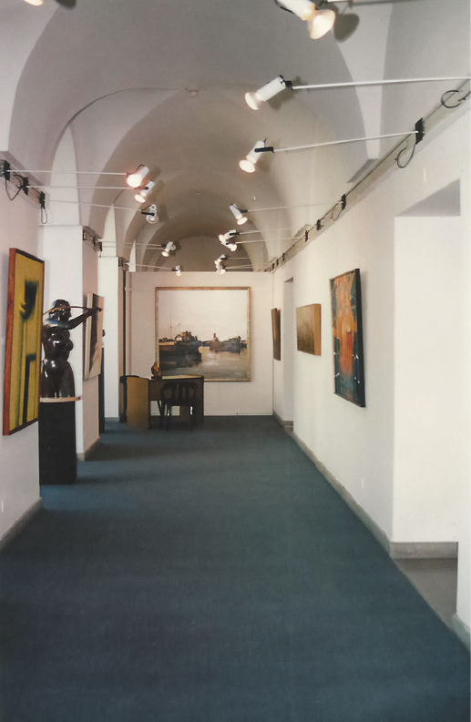 
Figura 2.Vista interior del stand de galería Soudan en arteBA 1994. Fuente: Archivo Fundación arteBA.