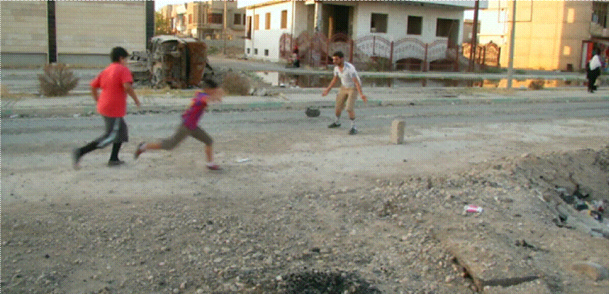 Juegos de niñxs #19: Haram Football (2017), 9:11 min, Mosul, Irak.