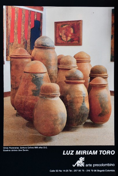 Galería Luz Miriam Toro Arte precolombino. Urnas funerarios y cuadros de Ana Durán. 1992. Fuente: Arte Internacional.