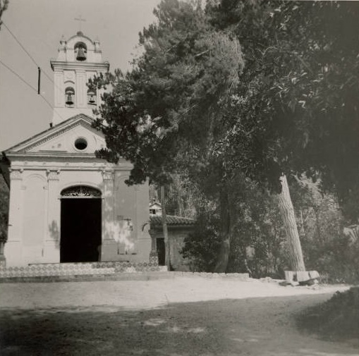 Imagen 7.
Capilla del Señor de la Piedra de Sopó. Fachada principal. Fotografía de Luis Villaveces Santamaría (1941). Perteneciente al Repositorio digital de Patrimonio Documental y Bibliográfico de la Universidad de Los Andes (Colombia).