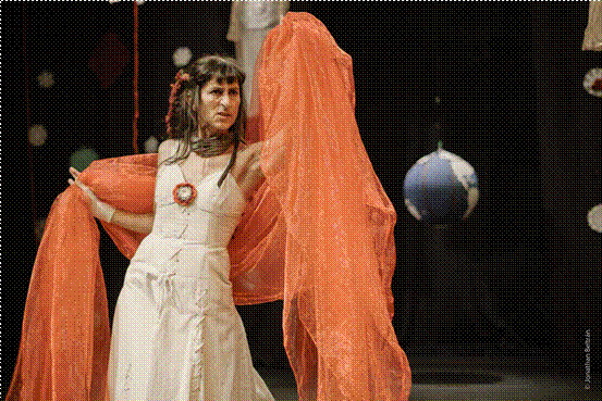 Voces y retazos. Unipersonal de Nohra González. Archivo Teatro La Candelaria.