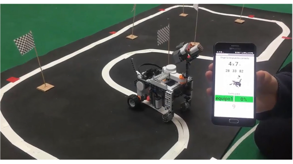 Robot, pista y aplicación en dispositivo móvil.